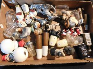 lot 294 image: Vintage Salt and Pepper shakers, Thimbles,