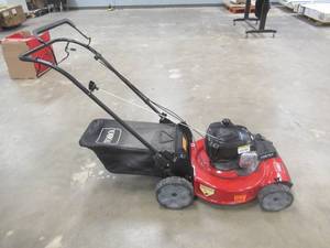 lot 806 image: Toro 22 in. Recycler Briggs & Stratton High Wheel FWD Gas Walk Behind Self Propelled Lawn Mower with Super Bagger, 21442 - Starts and Runs Well