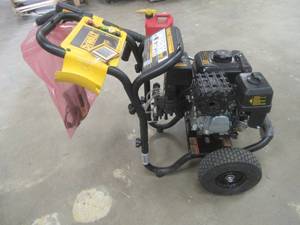 lot 816 image: DEWALT 3400 PSI 2.5 GPM Gas Cold Water Pressure Washer with AAA Axial Cam Pump, DXPW3400PR - StartsRuns, Electronics work - Includes Battery and Charger. Missing Hose.