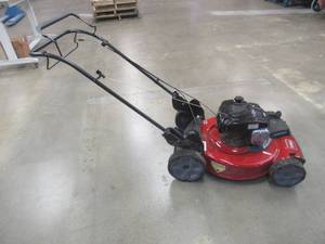 lot 821 image: Toro 22 in. Recycler Briggs & Stratton High Wheel FWD Gas Walk Behind Self Propelled Lawn Mower, 21442 - Starts and Runs