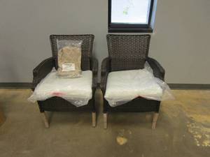 lot 700 image: 2 Pack Grayson Brown Outdoor Dining Chairs With Toffee Trellis Cushion Covers (VERY NICE CONDITION, CUSHIONS & CUSHION COVERS ARE IN ORIGINAL PACKAGING)