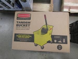 lot 857 image: RUBBERMAID COMMERCIAL PRODUCTS 31 Qt. Tandem Mop Bucket (OPEN BOX, VERY NICE CONDITION)