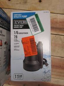 lot 864 image: EVERBILT 16 HP Plastic Submersible Utility Pump (OPEN BOX)