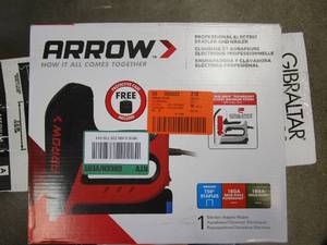 lot 874 image: ARROW 6 in. Electric Stapler and Brad Nailer (OPEN BOX)