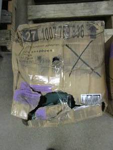 lot 767 image: APPROXIMATELY 30 PACK OF GREEN OUTDOOR OUTLET ADAPTER (BOX IS DAMAGED)