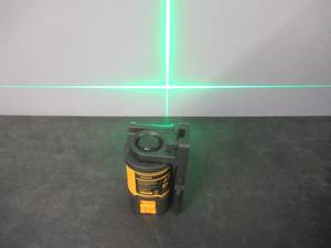lot 918 image: DEWALT 165 ft. Green Self-Leveling Cross Line Laser Level with (3) AAA Batteries & Case, DW088CG - LIKE NEW