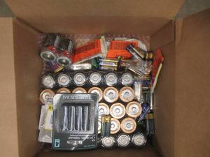 lot 927 image: Box of Miscellaneous Batteries - LIKE NEW