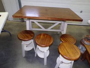 lot 4 image: Wood Adjustable Height Table with 4 Adjustable Swivel Stools