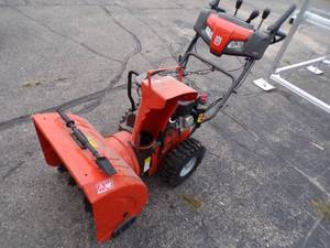lot 5 image: Husqvarna  ST 224P Snow Blower