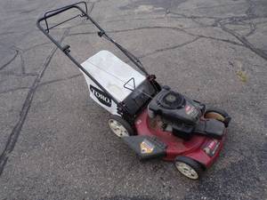 lot 6 image: Toro 6.75 HP 22 Self Propelled Mower