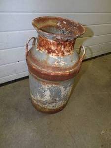 lot 8 image: Small Cream Can