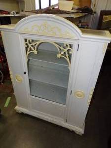 lot 12 image: White Display Cabinet with Glass Door and 3 Shelves
