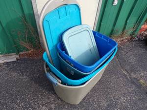 lot 29 image: 4 Totes with Covers