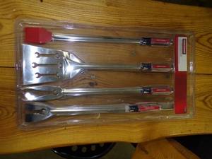 lot 17 image: Craftsman 4 Piece Barbecue Set