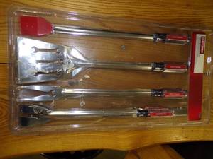 lot 18 image: Craftsman 4 Piece Barbecue Set