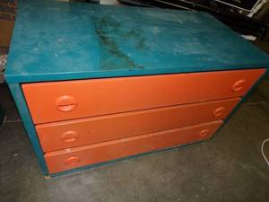 lot 33 image: 3 drawer Cabinet