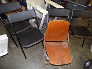 lot 34 image: 5 Folding Chairs