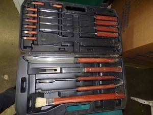 lot 37 image: Barbecue Set