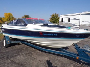 lot 2 image: 1988 Bayliner Capri Boat with Trailer and 3 Litre Inboard Motor