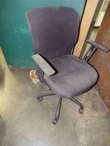 lot 43 image: Office Chair
