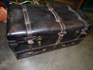 lot 48 image: Unique Trunk with  Drawer