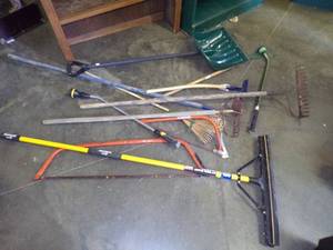 lot 50 image: Yard and Garden Tools