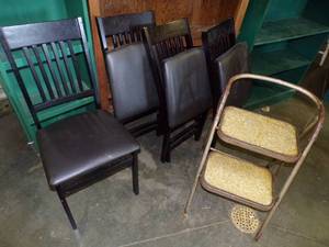 lot 52 image: 4 Folding Chairs with Folding Stool