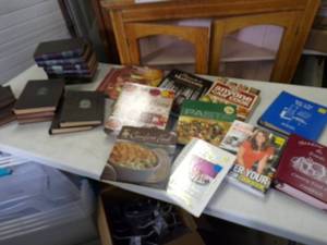 lot 72 image: Cook Books and Encyclopedia Set