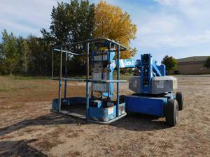 lot 3 image: 2005 Genie Z30 Boom Lift