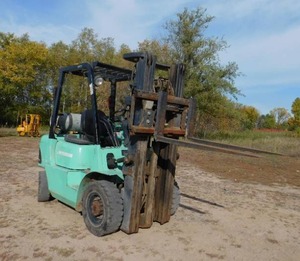 lot 5 image: 2000 Mitsubishi FG25K LP Forklift