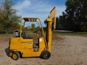 lot 6 image: 1977  Caterpillar T-50B LP Forklift
