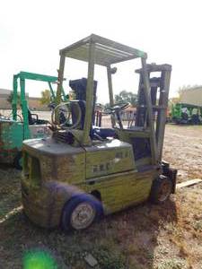 lot 8 image: Clark C500 LP Forklift