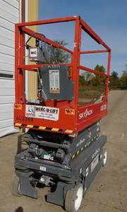 lot 12 image: 2019 Sky Jack SJIII 3219 Scissor Lift - DAMAGED UNIT FOR PARTS ONLY