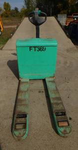 lot 17 image: 2017 Mitsubishi PW23 Electric Pallet Jack