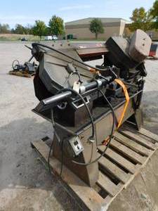 lot 20 image: Wilton 3535 Band Saw