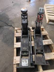lot 26 image: 2 - Forklift Jacks - For Parts or Repair