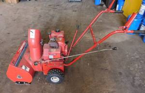 lot 40 image: Troybilt Snow Blower