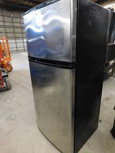 lot 45 image: Whirlpool Refrigerator