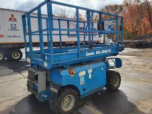 lot 3A image: 2001 Genie GS2668 Rough Terrain Scissor Lift