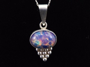 lot 17 image: .925 Sterling Silver Pink Bubblegum Dichroic Glass Cabochon Pendant Necklace