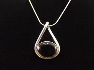 lot 23 image: .925 Sterling Silver Black Onyx Cabochon Pendant Necklace