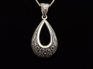 lot 28 image: .925 Sterling Silver Art Nouveau Scrolled Drop Pendant Necklace