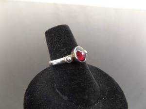 lot 59 image: .925 Sterling Silver Garnet Cabochon Ring Size 6.25