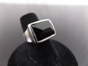 lot 70 image: .925 Sterling Silver Faceted Onyx Ring Size 6