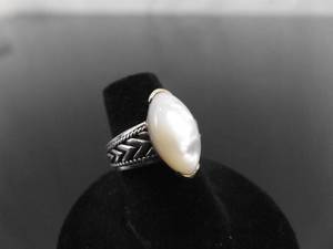 lot 76 image: .925 Sterling Silver Mother of Pearl Marquis Cabochon Ring Size 6