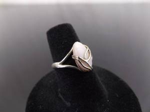 lot 78 image: .925 Sterling Silver Mother of Pearl Marquis Cabochon Ring Size 6.75