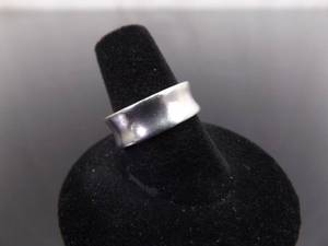 lot 79 image: .925 Sterling Silver Flexed Band Ring Size 8