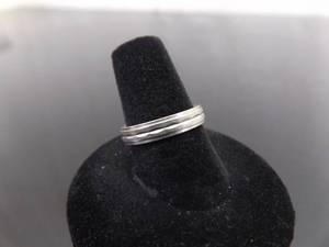 lot 80 image: .925 Sterling Silver Etched Band Ring Size 7.75