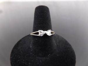 lot 85 image: .925 Sterling Silver Zirconia Crystal Bow Ring Size 8.5