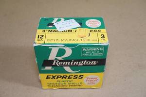 lot 132 image: 25 Assorted 12 Gauge 3 Shotshells - 2 and 6 Shot